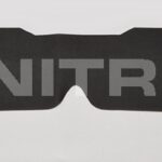 Mittarihyllyn pohja, musta