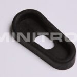 Oven rajoittimen läpivientikumi ovenkarmiin, oikea, 1970 - n.1985